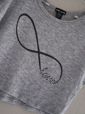 Wet Seal Heather Gray Infinity Graphic Crop Tee
